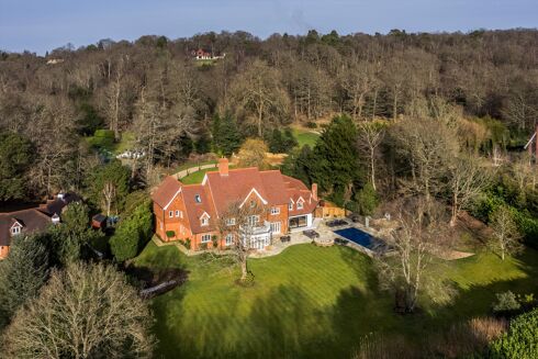 Picture of 6 bedroom house for sale.
