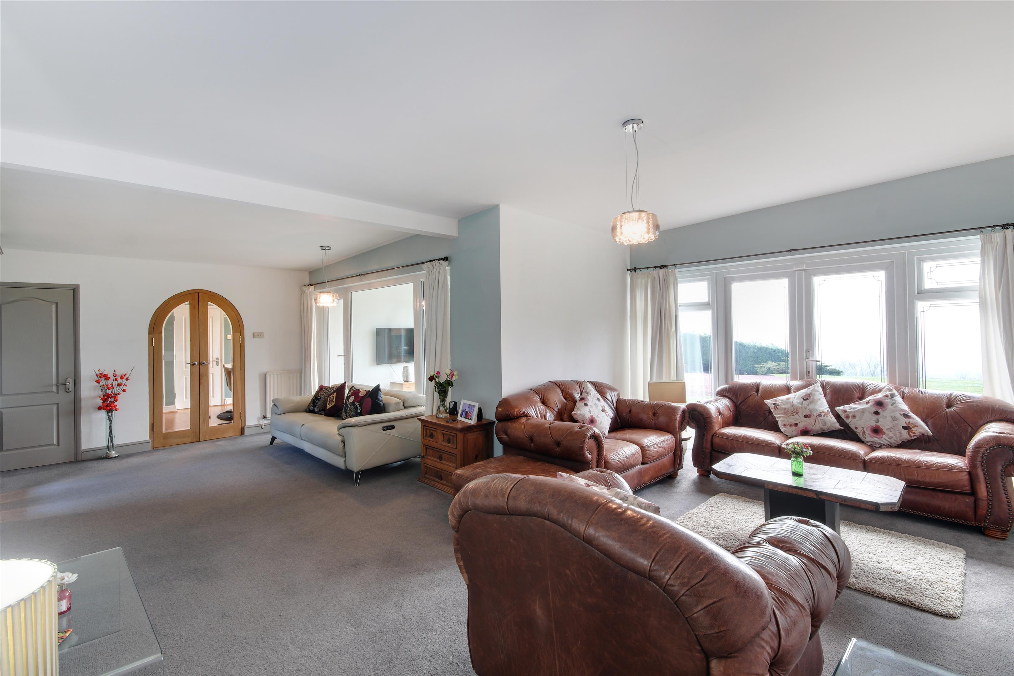 Countryside Grandeur: A Timeless Sanctuary 2