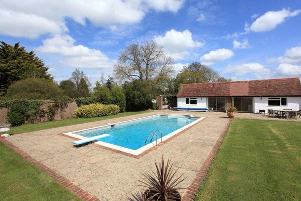 house for sale in Claygate Road, Yalding, Maidstone, Kent, ME18