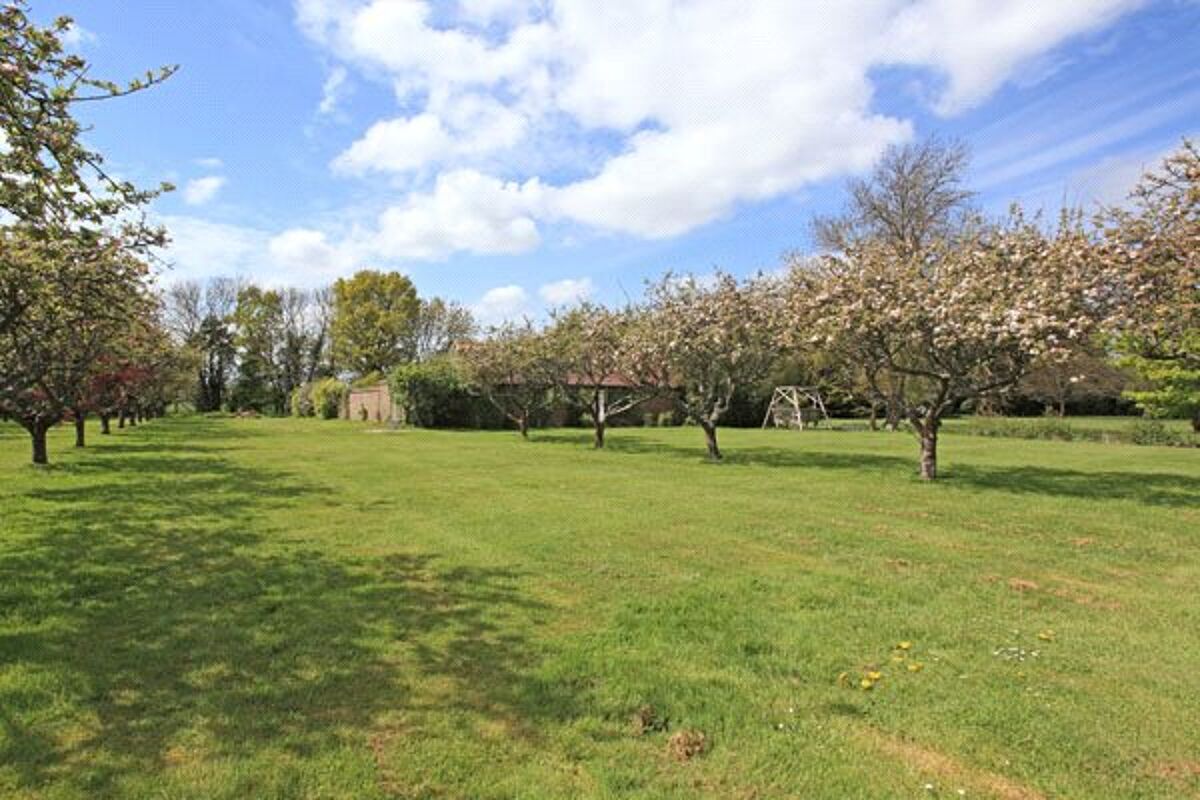 house for sale in Claygate Road, Yalding, Maidstone, Kent, ME18