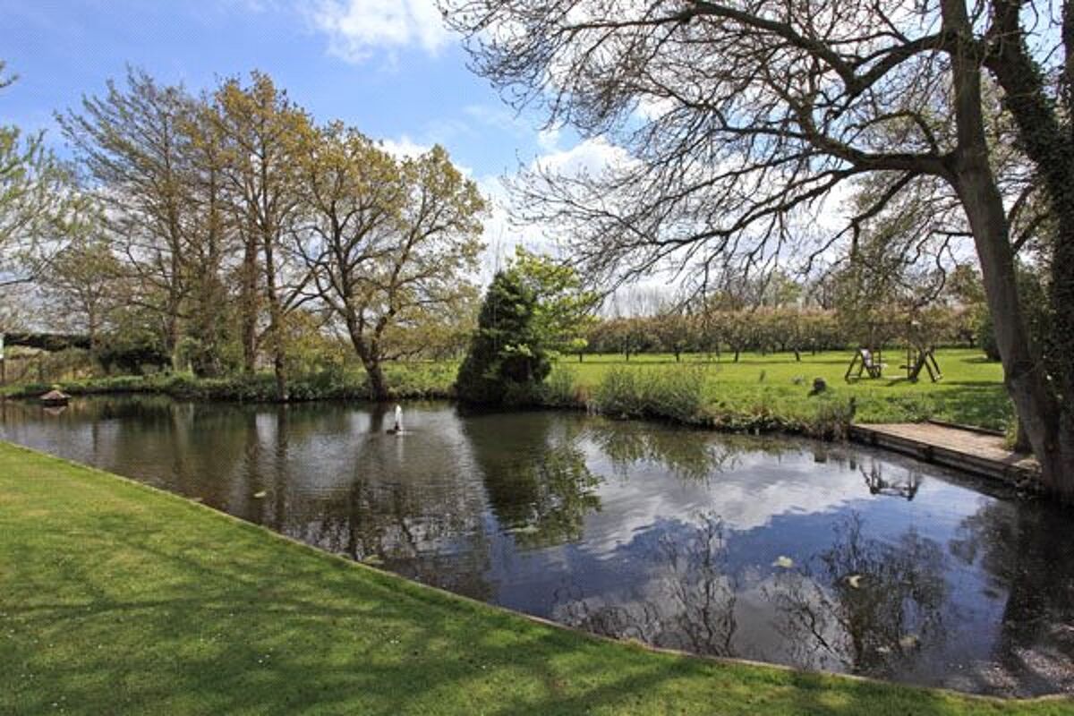 house for sale in Claygate Road, Yalding, Maidstone, Kent, ME18