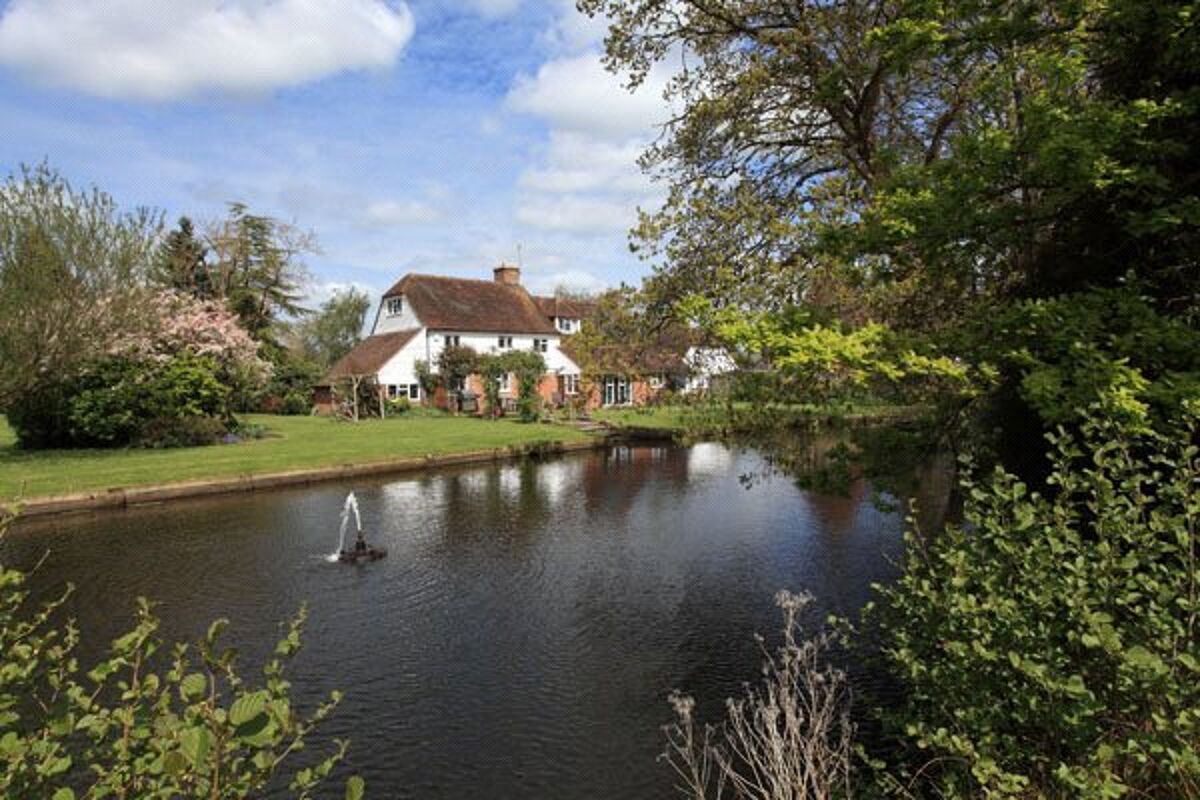 house for sale in Claygate Road, Yalding, Maidstone, Kent, ME18