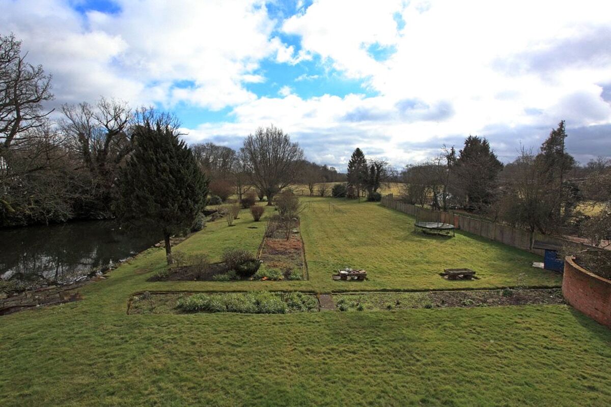 house for sale in Hildenborough Road, Shipbourne, Tonbridge, Kent, TN11