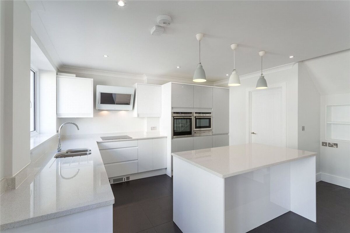 house for sale in St. Johns Hill, Sevenoaks, Kent, TN13 SEV140336