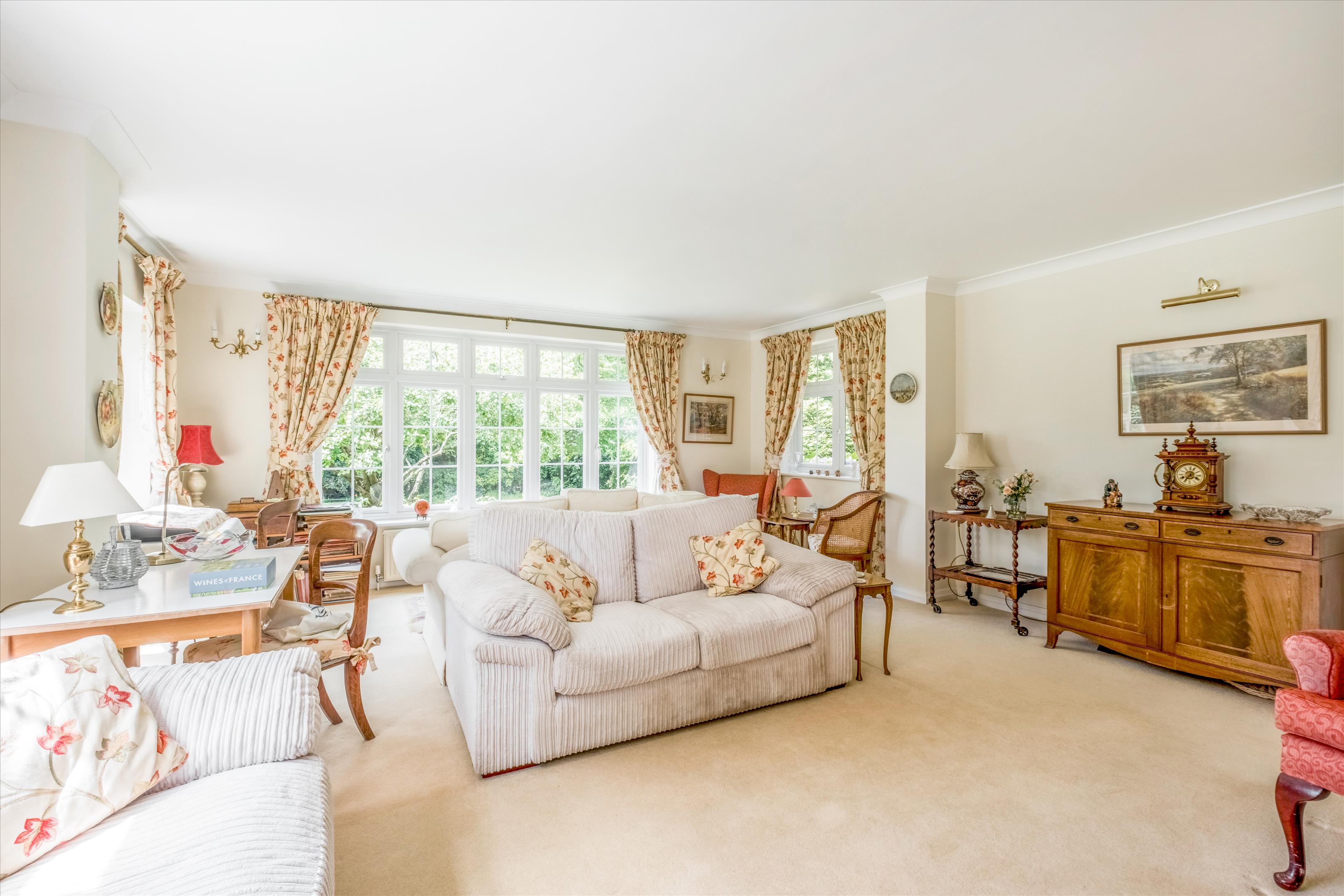 Countryside Oasis: A Refined Retreat in the Heart of England 2