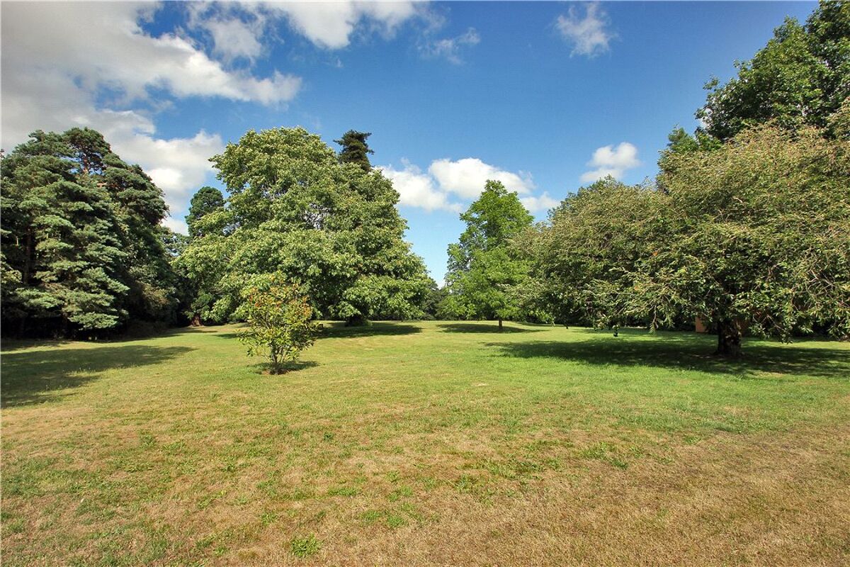 penthouse for sale in Douces Manor, St. Leonards Street, West Malling