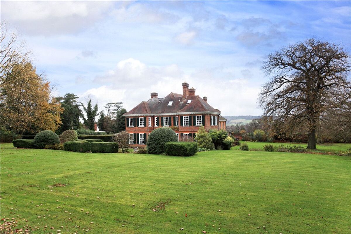 flat for sale in Chart Lodge, Seal Chart, Sevenoaks, Kent, TN15