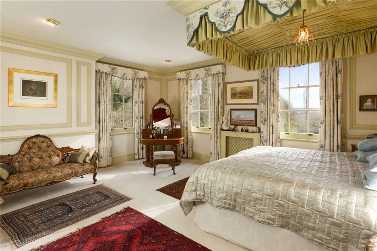 house for sale in Chartham, Canterbury, CT4 SEV160424 Knight Frank