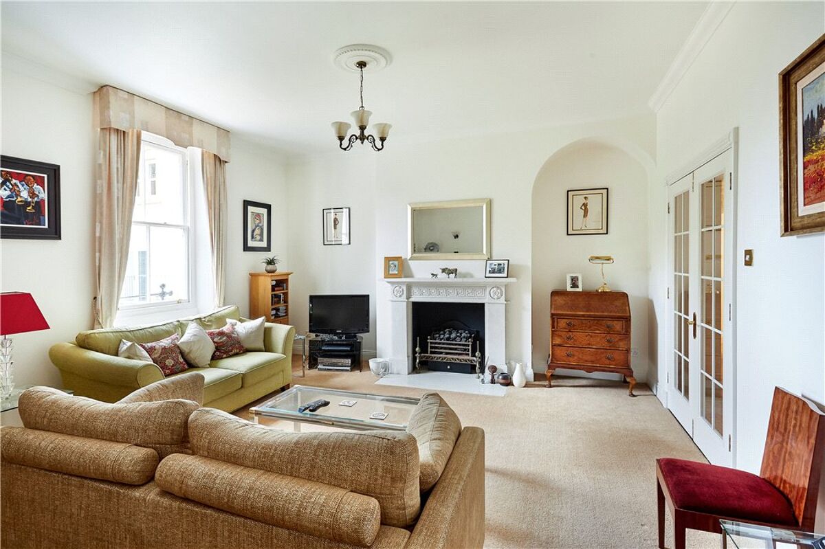 Flat For Sale In The Manor, Badgers Holt, Tunbridge Wells, Kent, Tn2 