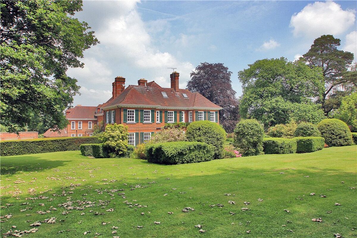 flat for sale in Chart Lodge, Seal Chart, Sevenoaks, Kent, TN15