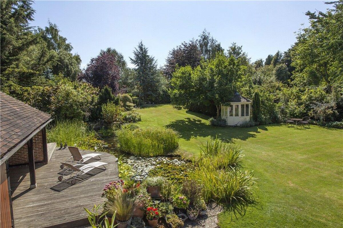 house for sale in St. Leonards Street, West Malling, ME19 SEV190239 Knight Frank house for sale in St. Leonards Street, West Malling, ME19 SEV190239 Knight Frank