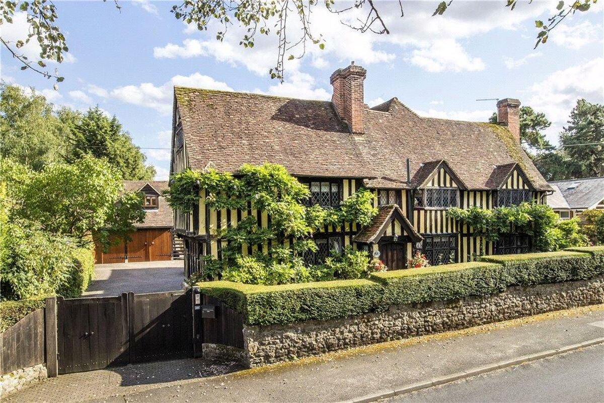 house for sale in St. Leonards Street, West Malling, ME19 SEV190239 Knight Frank house for sale in St. Leonards Street, West Malling, ME19 SEV190239 Knight Frank