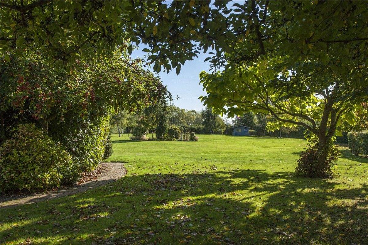 house for sale in Mereworth Farm, Laddingford, Maidstone, Kent, ME18