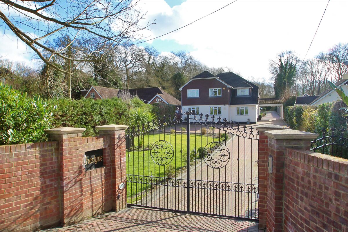 house for sale in Manor Drive, Hartley, Longfield, Kent, DA3