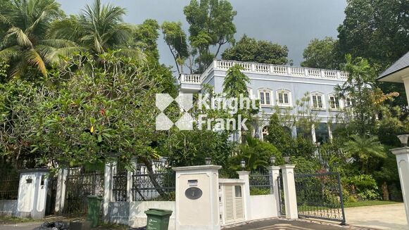 Picture of 5 bedroom good class bungalow for sale.