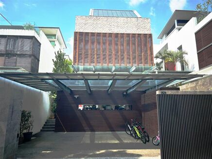 Picture of 5 bedroom house for sale.