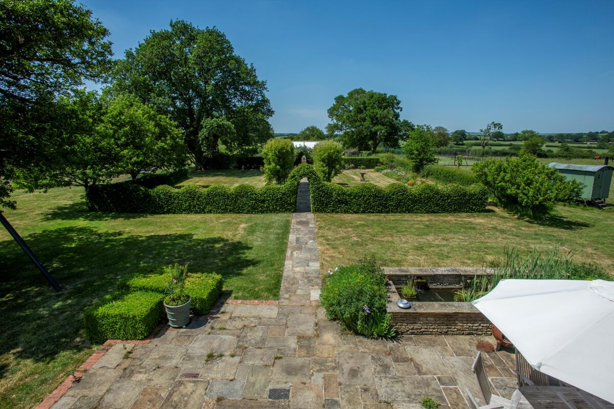 house for sale in East Knoyle, Salisbury, Wiltshire, SP3 SHE012049016