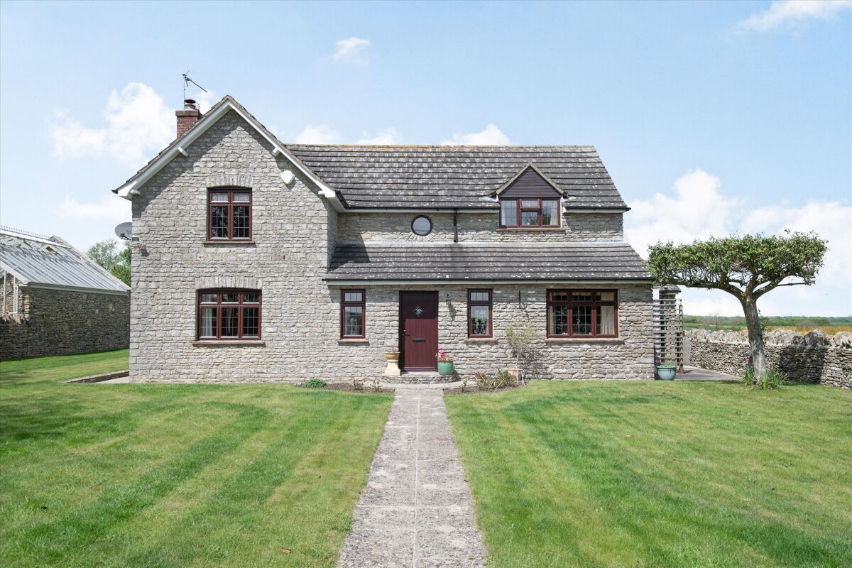 Copse House Farm Cottage is an unlisted, extended Victorian cottage set