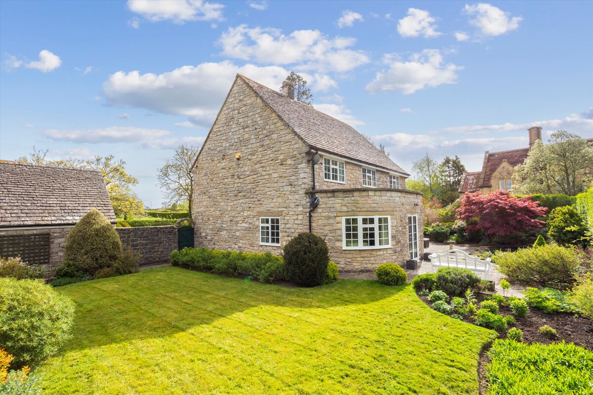 Purbeck House is a beautifully presented family house situated in a