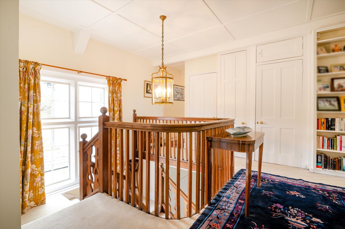 Kites Nest is a graceful and unlisted period stone house with a beautiful garden, guest cottage