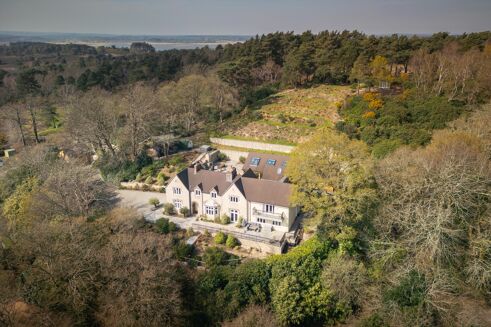 Picture of 7 bedroom house for sale.