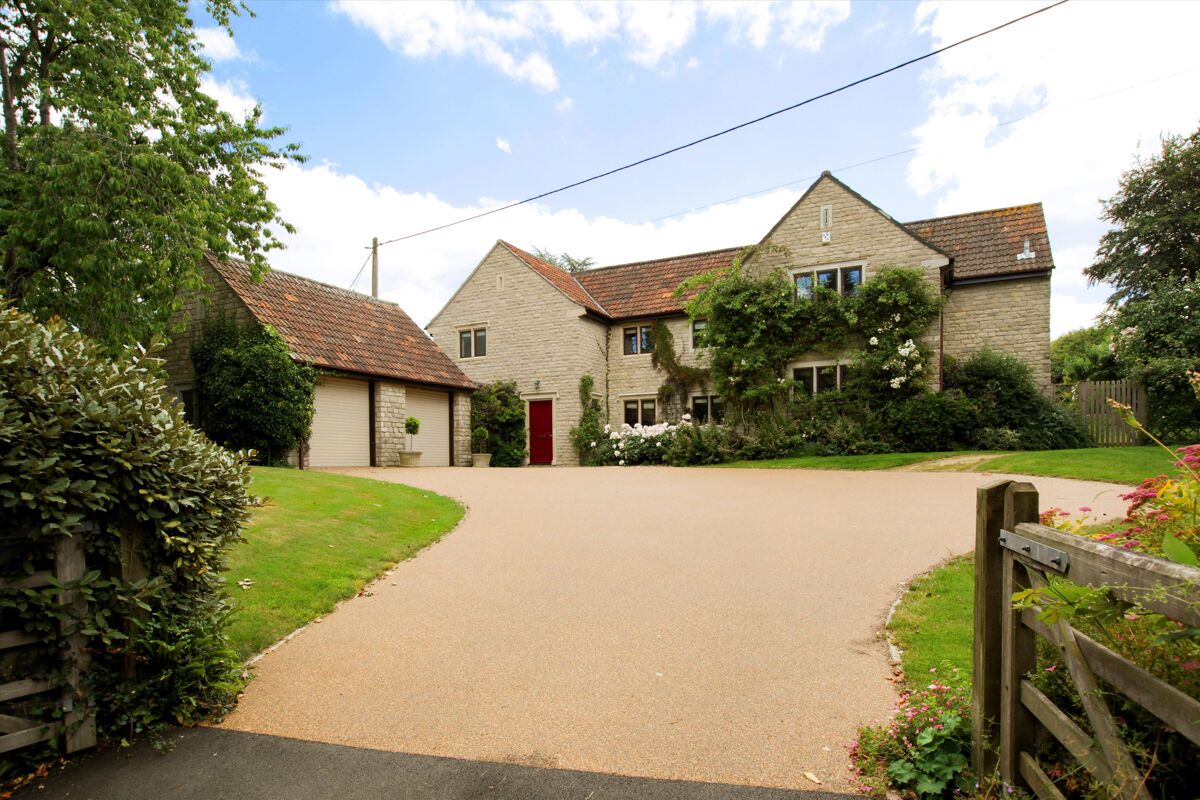 Quilly House is a beautifully presented village house set in a mature