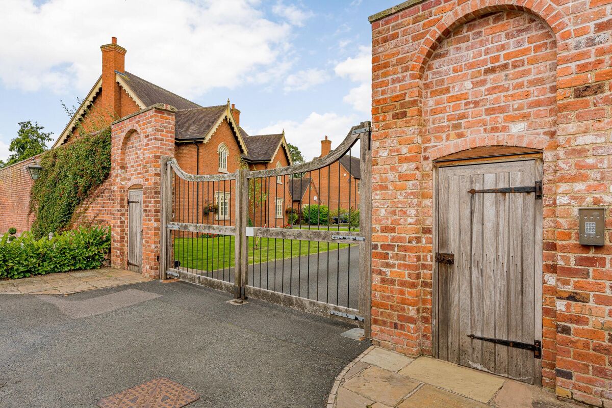 house for sale in Cound Park Gardens, Shrewsbury, SY5 SHR012357761