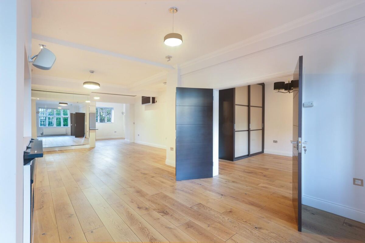 flat to rent in Wellington Road, St John's Wood, London, NW8
