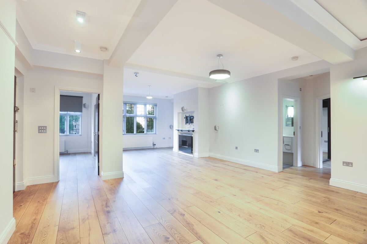 flat to rent in Wellington Road, St John's Wood, London, NW8