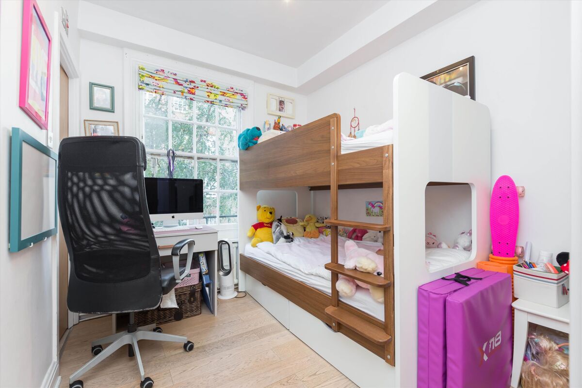 flat to rent in Apsley House, 2329 Finchley Road, London, NW8
