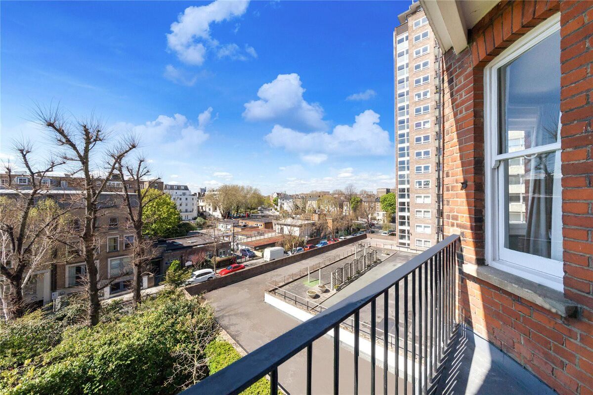 flat to rent in Sandringham Court, Maida Vale, London, W9