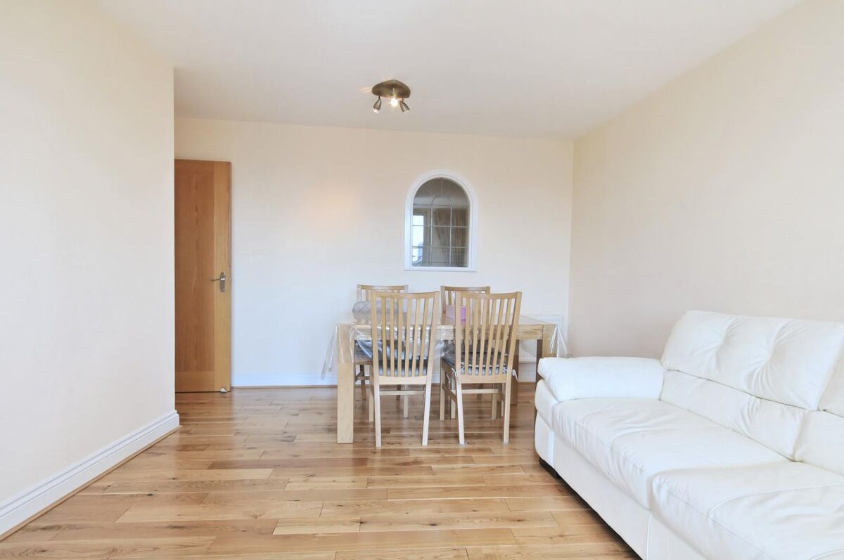 flat to rent in Elizabeth Court, Palgrave Gardens, Regents Park, NW1