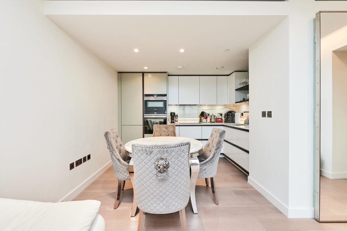 flat to rent in Garrett Mansions, Edgware Road, London, W2