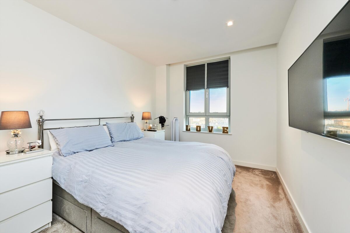 flat to rent in Garrett Mansions, Edgware Road, London, W2