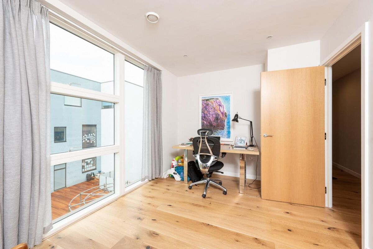 flat to rent in Waterfront Apartments, 82 Amberley Road, London, W9