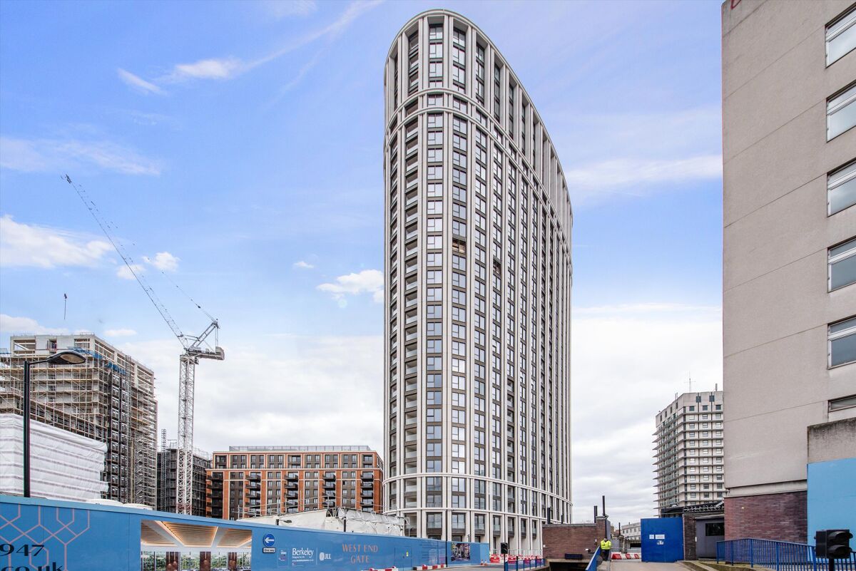 flat to rent in Westmark Tower, Newcastle Place, London, W2