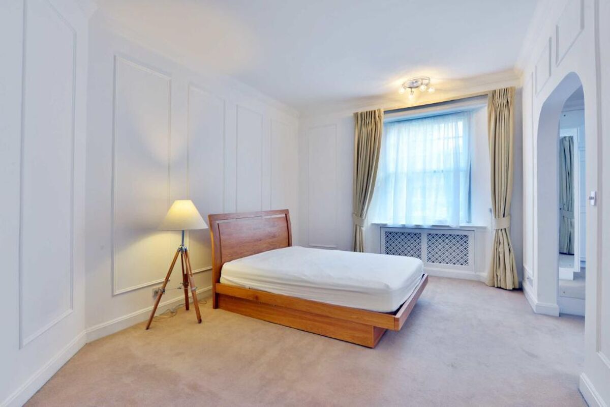 flat to rent in Hanover House, St. Johns Wood High Street, NW8