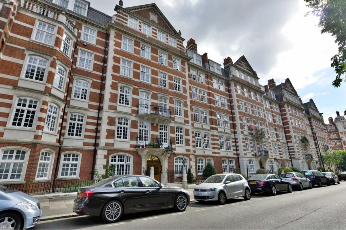 flat to rent in Hanover House, St. Johns Wood High Street, NW8