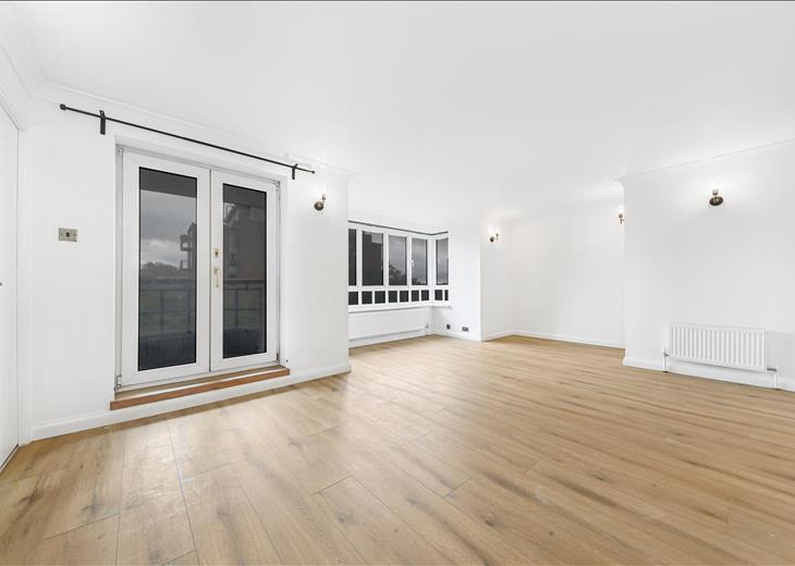 Picture of 4 bedroom flat for rent.