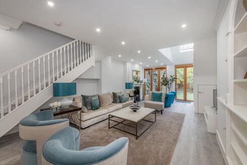 Picture of 4 bedroom house for rent.