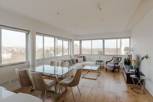 Picture of 2 bedroom flat for rent.