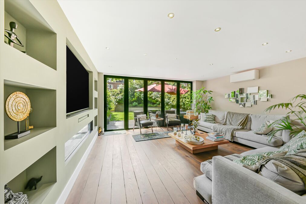 Image of Court Close, St. Johns Wood Park, London NW8