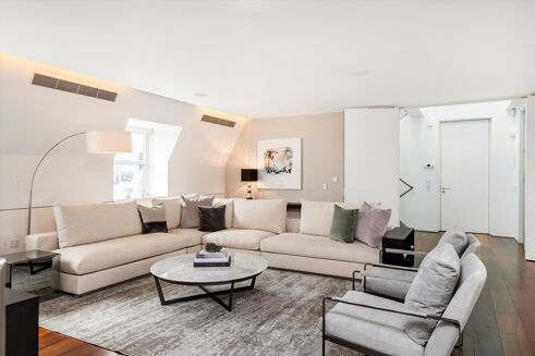 Picture of 3 bedroom flat for rent.