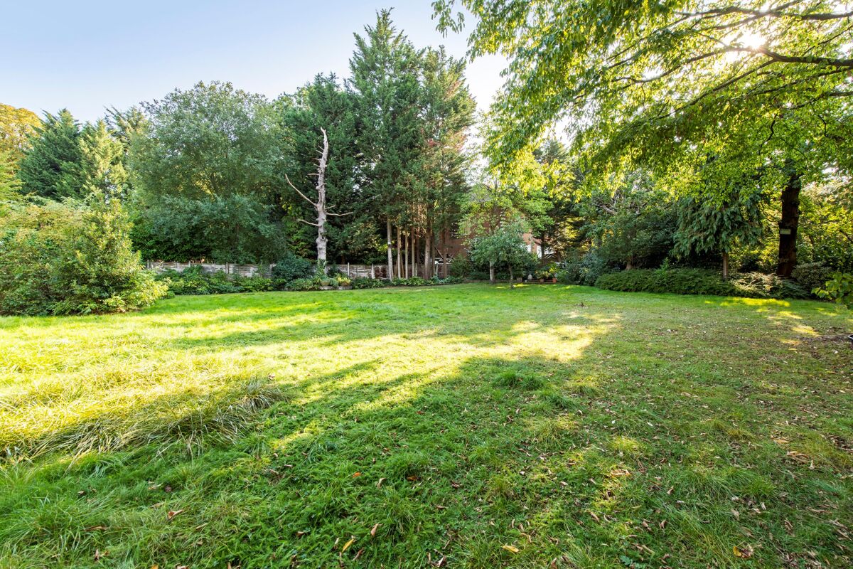 house for sale in White Lodge Close, The Avenue, Hampstead