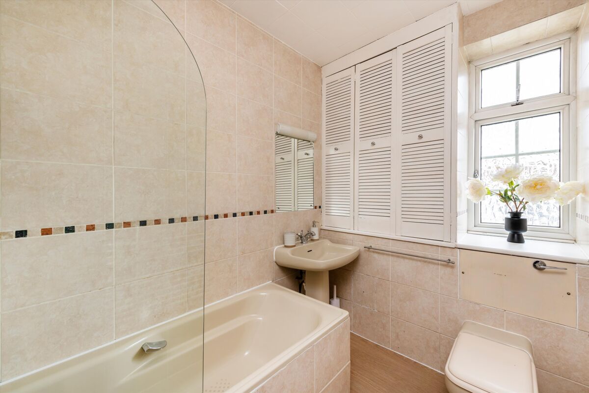 flat for sale in Clifton Court, Northwick Terrace, London, NW8