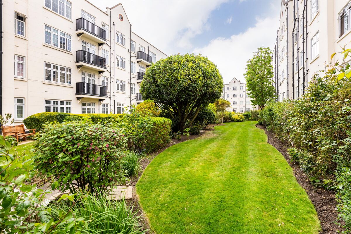 flat for sale in Clifton Court, Northwick Terrace, London, NW8