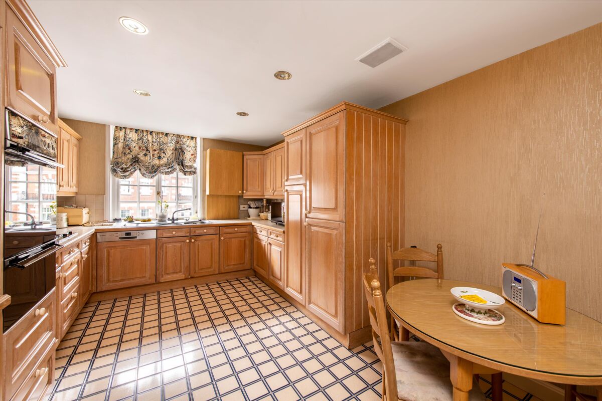 flat for sale in Hanover House, St. Johns Wood High Street, London, NW8