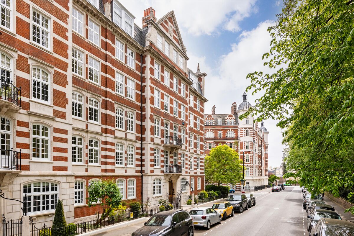 flat for sale in Hanover House, St. Johns Wood High Street, London, NW8