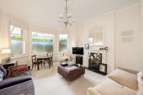 Picture of 2 bedroom flat for sale.