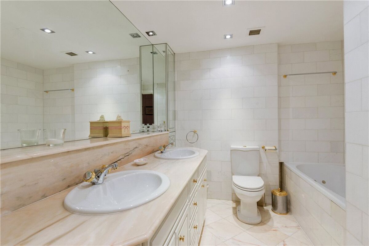flat for sale in Consort Lodge, 34 Prince Albert Road, London, NW8